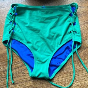 Allihop side tie bikini bottom in S